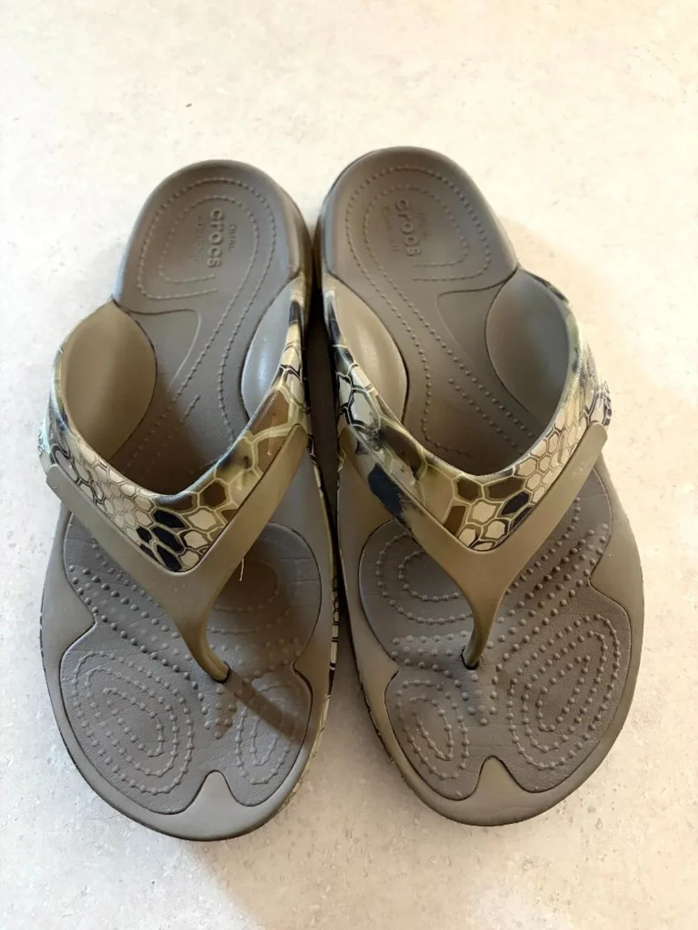 Crocs Kryptek Camo Highlander Unisex Flip Flops M10 W12 Sandals